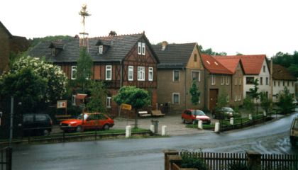 Der Gänsemarkt mit Maibaum